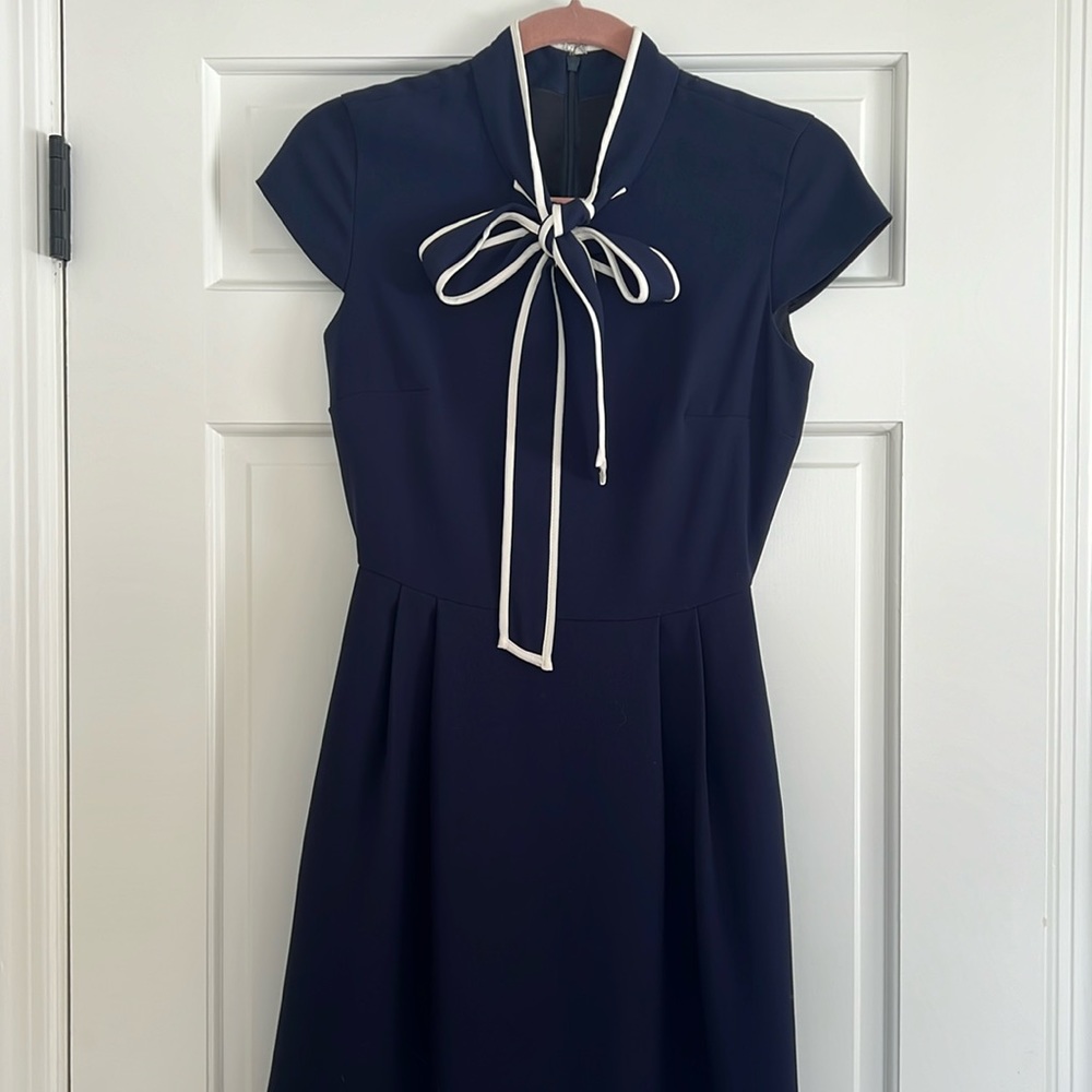 Jcrew size 00 EUC blue and white bow dress